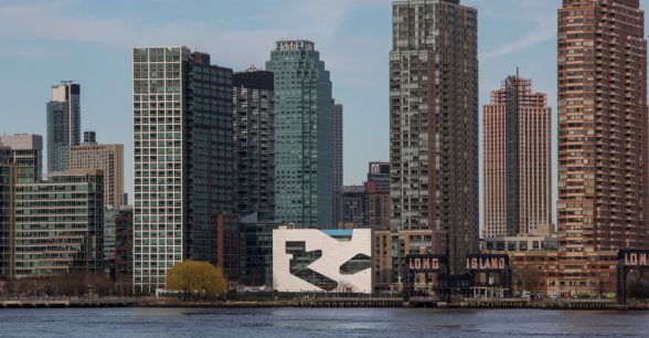 Photo of NYC skyline with Hunters Point Library in the center